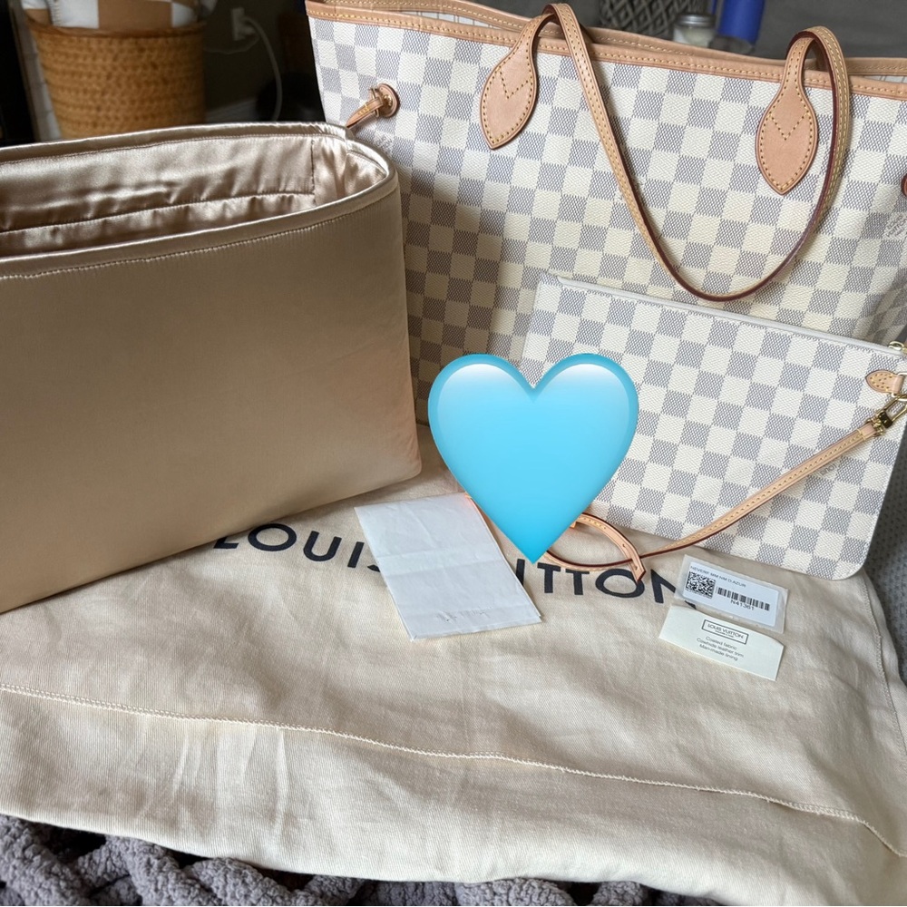 SOLD! ✨ Louis Vuitton Neverfull MM - Damier Azur 🩵